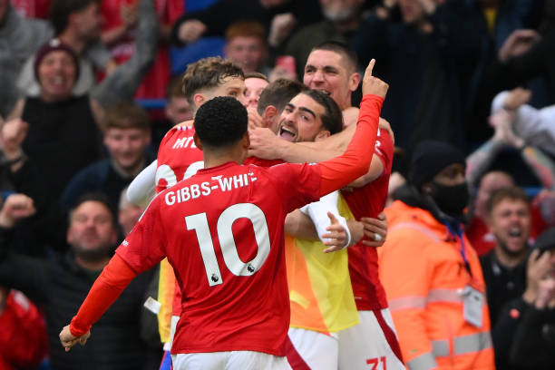 曼联本赛季已打入35球，距欧联杯单赛季进球纪录只差2球.